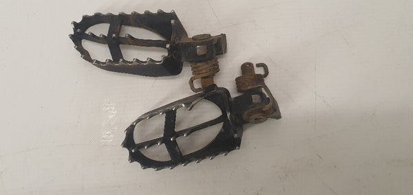 Footrest (Yamaha WR450 2003) 5ET-27421-00-00 5ET-27411-00-00