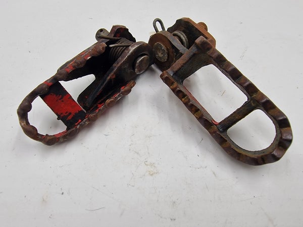 ARM, R & L FOOTPEG (Honda CR480 1982) 50616-KA4-701  50601-KA4-701ZA